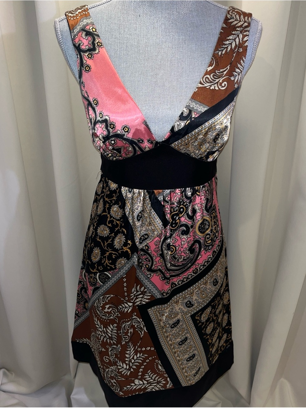 Ladies XXS brand paisley satin dress